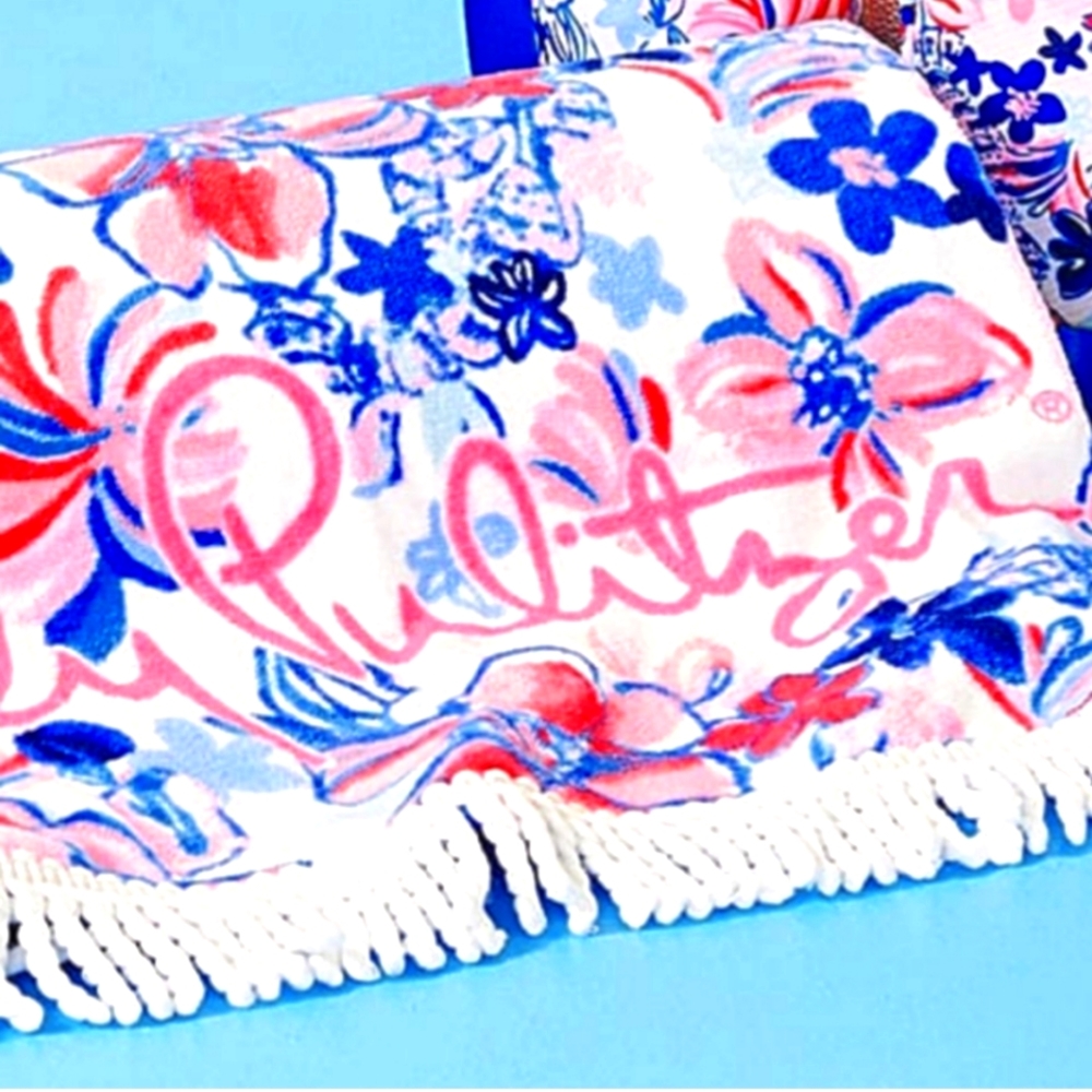 🌴 NWT Lilly Pulitzer Beach Towel in Party Like. Lobstar 🦞